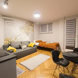 Happy Old Town Apartment
